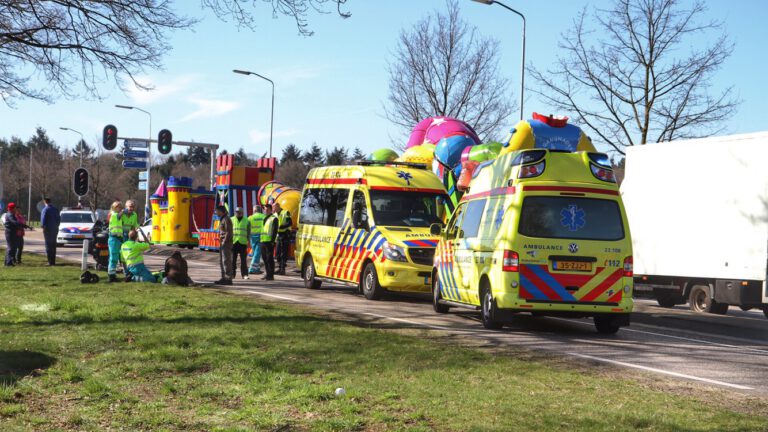 Motorrijder botst achterop auto op N270 bij Deurne