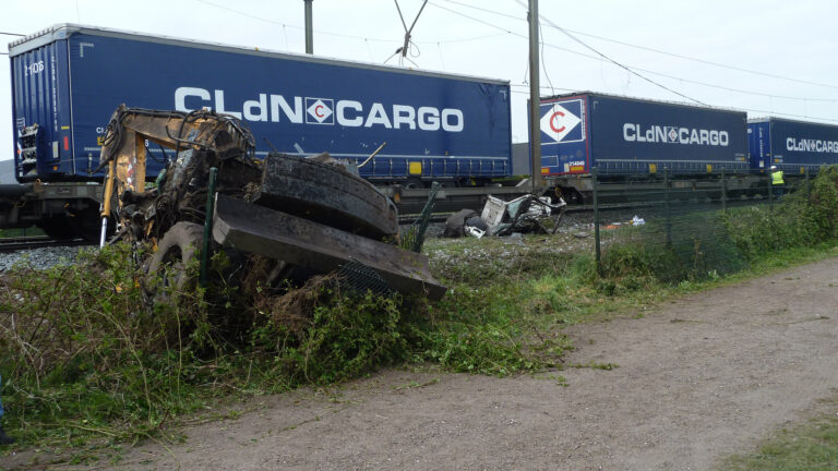 UPDATE: Aanrijding trein en graafmachine bij Deurne