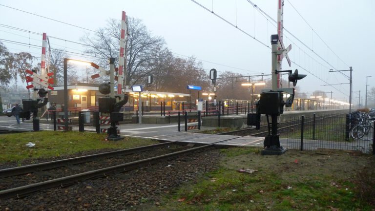 Storing aan spoorbomen bij station Deurne zorgt voor gevaarlijke situaties