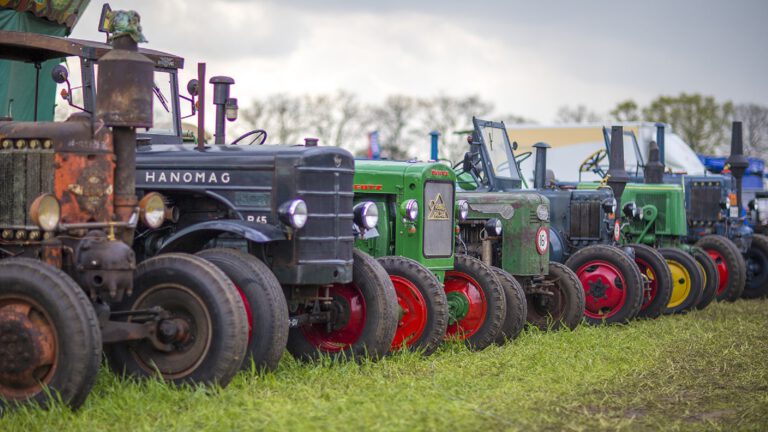 Deurne en omgeving zondag in teken van 20ste Tractortoertocht VC de Krum