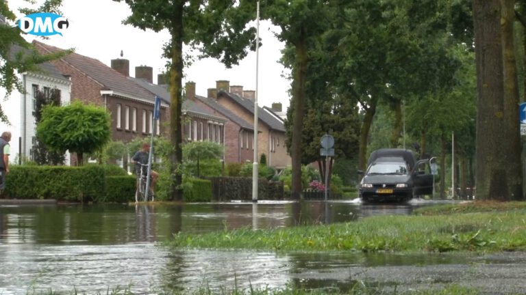 Helmondseweg Deurne blank door hevige regenval