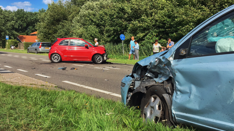 Ongeval met drie auto’s Vlierdenseweg Deurne, één gewonde