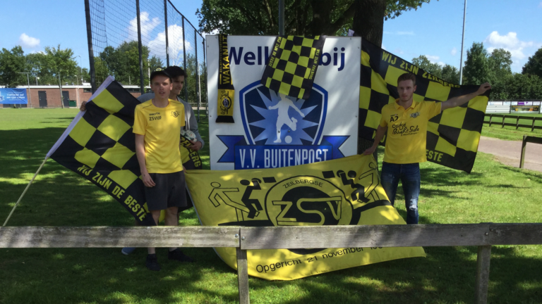 Supporters ZSV verkennen veld Buitenpost