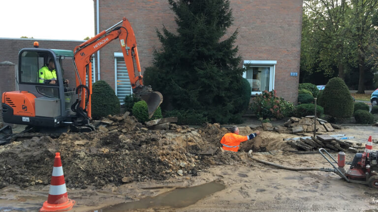 Deel Houtenhoek zonder water na leidingbreuk