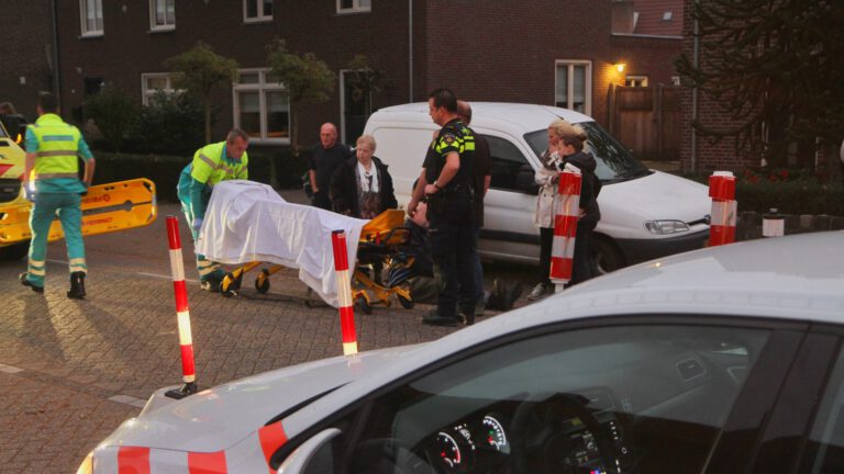 Fietser rijdt tegen scheef staand paaltje op Hagelkruisweg