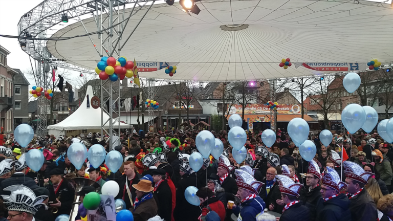 Strikkeldak ook in 2018 tijdens Carnaval op Markt Deurne