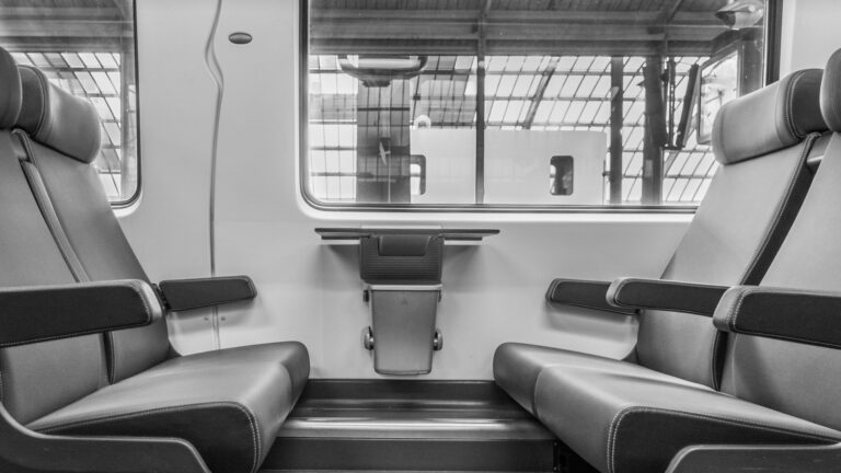 Minder treinen van en naar Deurne door storing