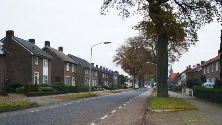 Wegversmallingen op Amstel en Hagelkruisweg weggehaald