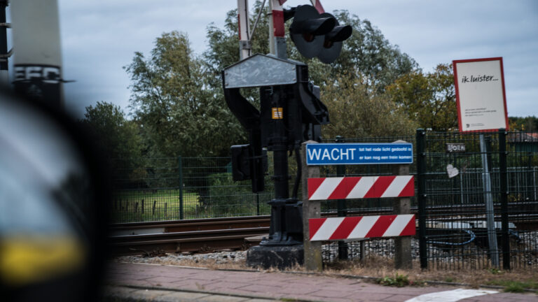 Aanleg geluidsschermen bij het spoor