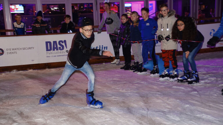 Daniel Stosic wint schaatswedstrijd De Snelste Van Deurne bij DMG on ice