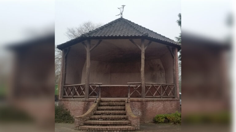 Kiosk Vlierden heeft schade aan plafond en roetschade