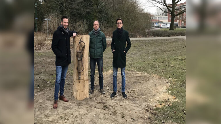 Historische boompomp terug op oude bestemming