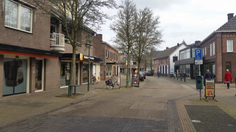 Behouden van parkeerplaatsen of nieuw groen Deurnes woonhart in gebied Kerkstraat-Molenstraat