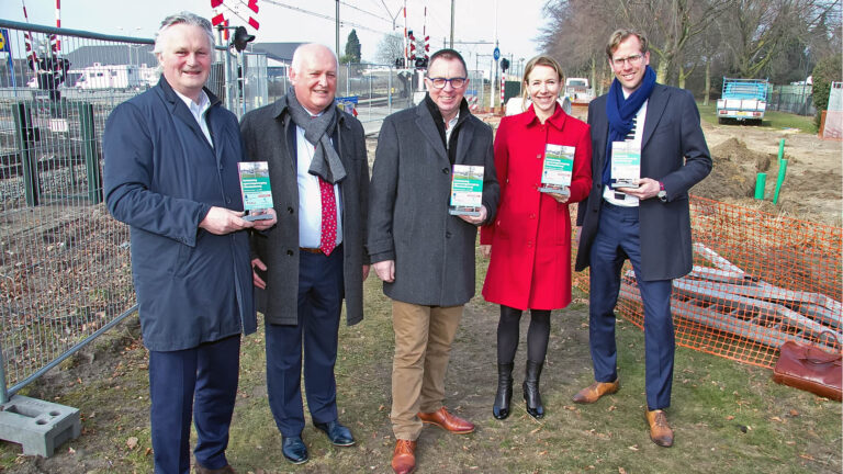 Verbetering spoorwegovergang Vlierdenseweg ondertekend