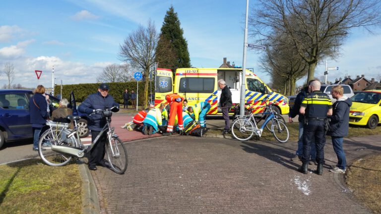 Fietser gewond bij aanrijding Binderendreef