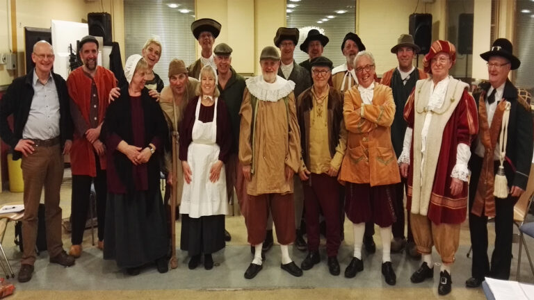 Toneelspelers klaar voor manifestatie