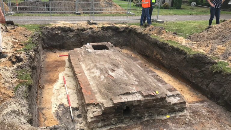 Historische vondst op Kerkplein Neerkant