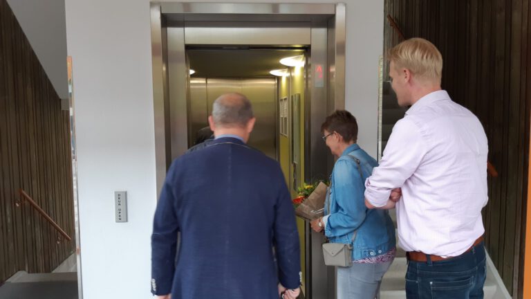 Bergopwaarts maakt liften Pater Aartsplein dementievriendelijk