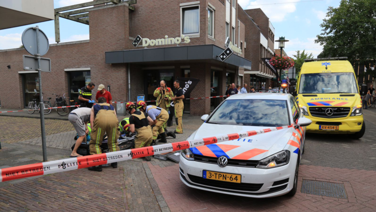 Brandweer bevrijdt vrouw na val met elektrische fiets