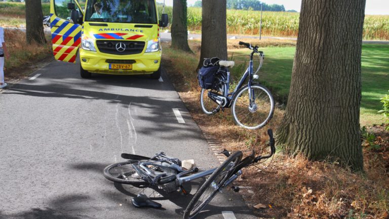 Fietser licht gewond bij aanrijding kruising Walsbergseweg en Voortseweg