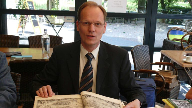 Boekentaxateur Arie Molendijk komt naar Deurne