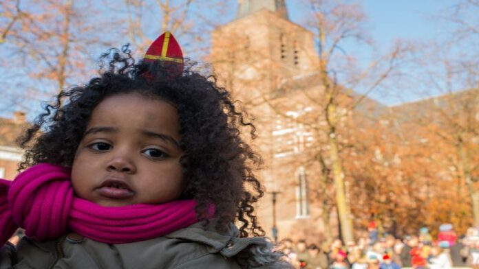 Sinterklaas en Zwarte Pieten in Deurne (Foto: Hein van Bakel)