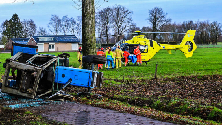 Ongeval tussen tractor en bestelbusje in Liessel [update]