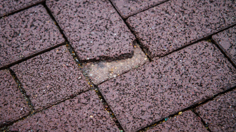 Bestrating Vlierdenseweg vertoont al mankementen
