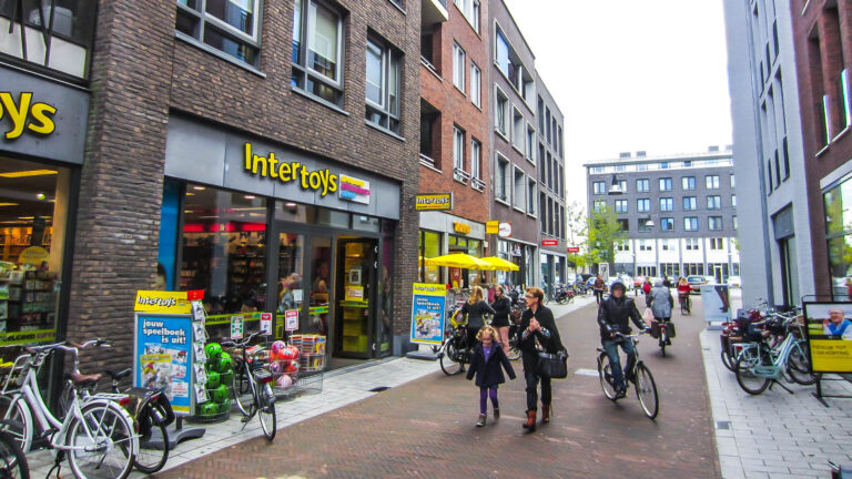Intertoys in Deurne blijft open