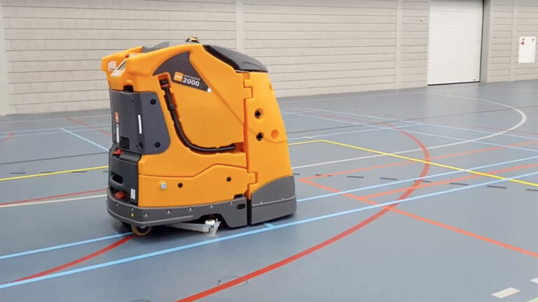 Robot maakt sporthallen schoon