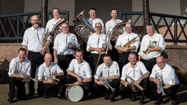 Vlierländer Musikanten vieren 75-jarig bestaan met groot kapellenfestival in Vlierden