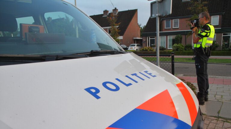 Politie slingert 109 automobilisten op de bon bij snelheidscontrole Zeilbergsestraat