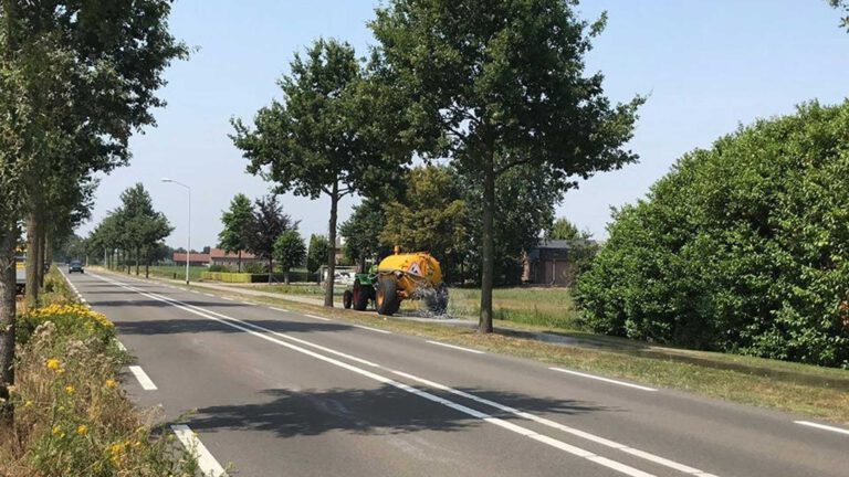 Gemeente Deurne gaat fietspaden en rotondes tijdens hittegolf koelen met water