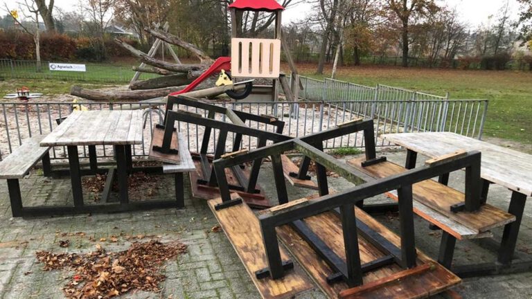 Vernielingen aan Hanenbergweg bij blokhut Jong Nederland Zeilberg