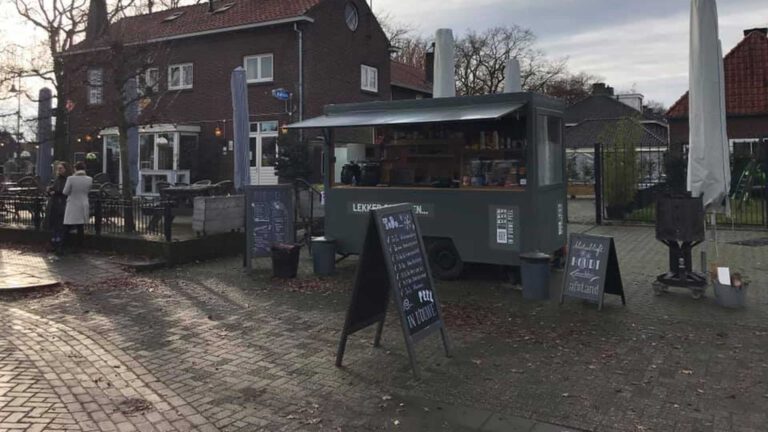Koek en zopie kraam dan maar op eigen terras in Helenaveen