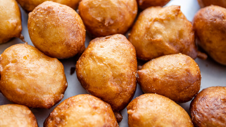 Win deze week de lekkerste oliebollen van Deurne bij DMG Radio