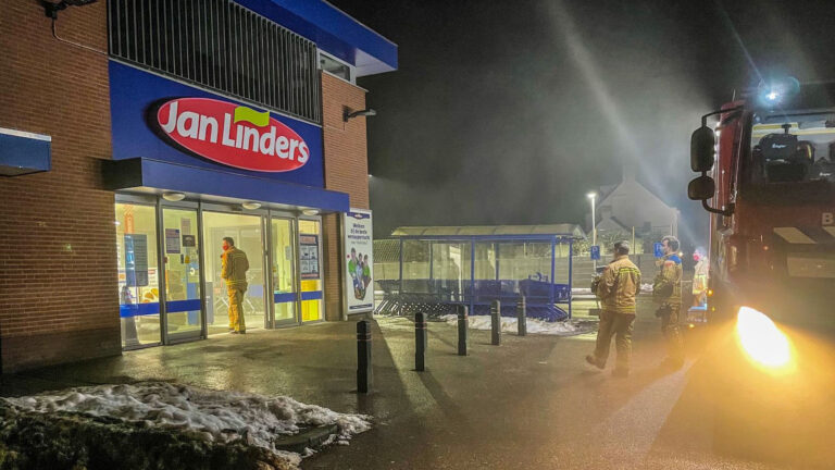 Supermarkt aan Helmondseweg in Deurne vol rook na inbraakalarm