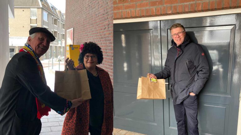 DMG-luisteraars vieren thuis carnaval en winnen frikandel-speciaal-soep