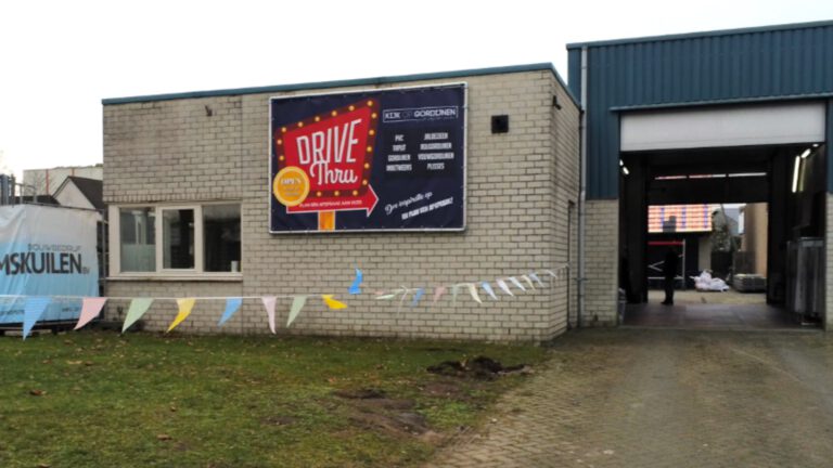 Deurnese ondernemer verplaatst showroom naar wasstraat