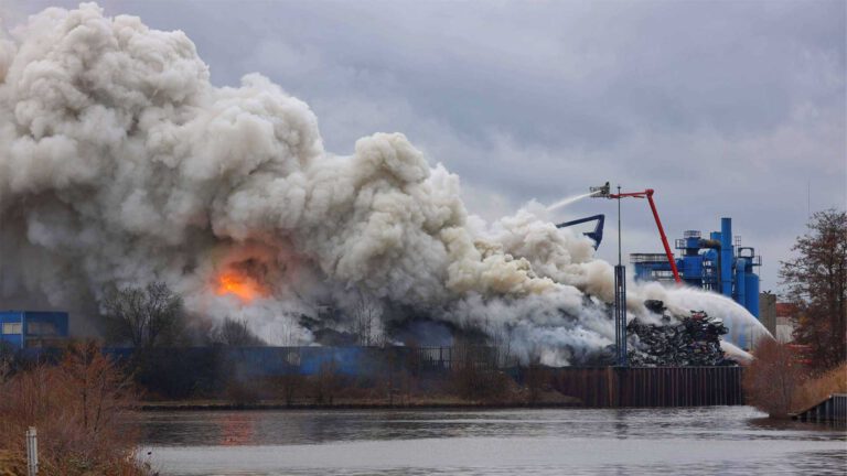 Stankoverlast in regio Deurne door grote brand Den Bosch