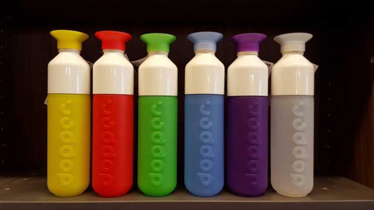 Leerlingen scholen IVO-Deurne krijgen gratis herbruikbare waterflessen