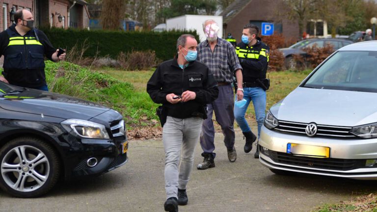 Burgemeester Buter sluit woning en terrein drugslab Neerkant voor 4 maanden