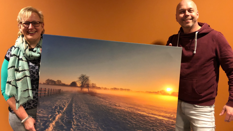 Deurne Kiekt-winnares verzilvert eigen foto op canvas