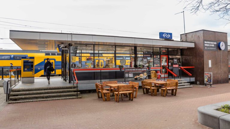 Horecazaak van Henk Schroijen al 8 jaar een vertrouwde tussenstop voor reizigers en inwoners in Deurne