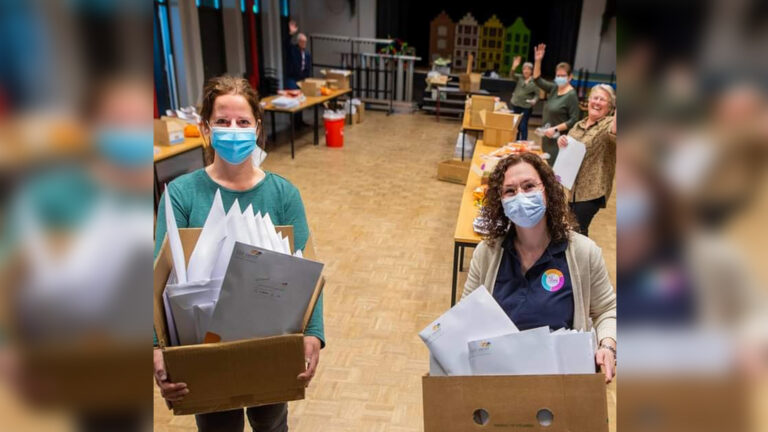 Verschillende organisaties verrassen wijkbewoners Sint Jozefparochie met Koningsdag