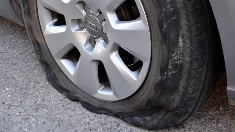 Politie zoekt getuigen van autovernieling aan Korstmos in Deurne