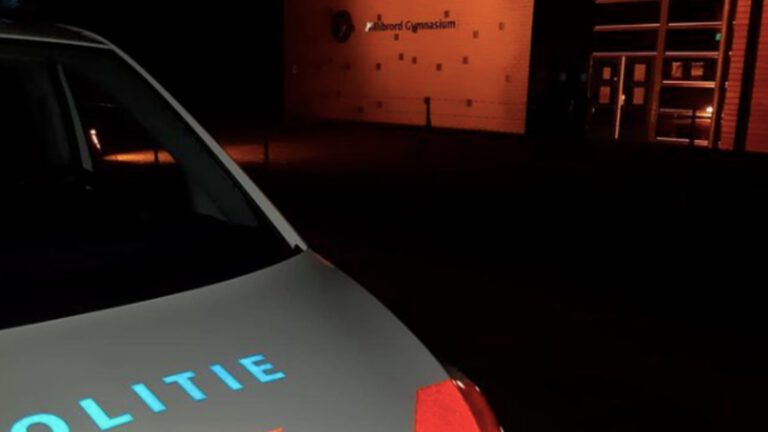 Politie vindt twee personen op dak gymnasium Deurne