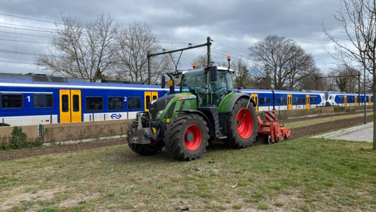 Grond Stationspark Deurne zaaiklaar gemaakt voor nieuwe begroeiing