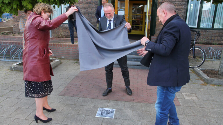 Herinneringssteen en ontmoetingsplek voor veteranen in Sint Jozef