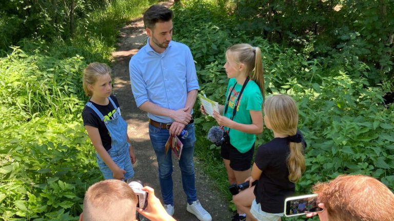 Wethouder Marinus Biemans opent wandelroutes voor kinderen